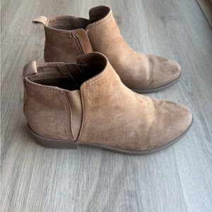 Tan Suede Women Ankle Boots Size 8 1/2 Good Condition